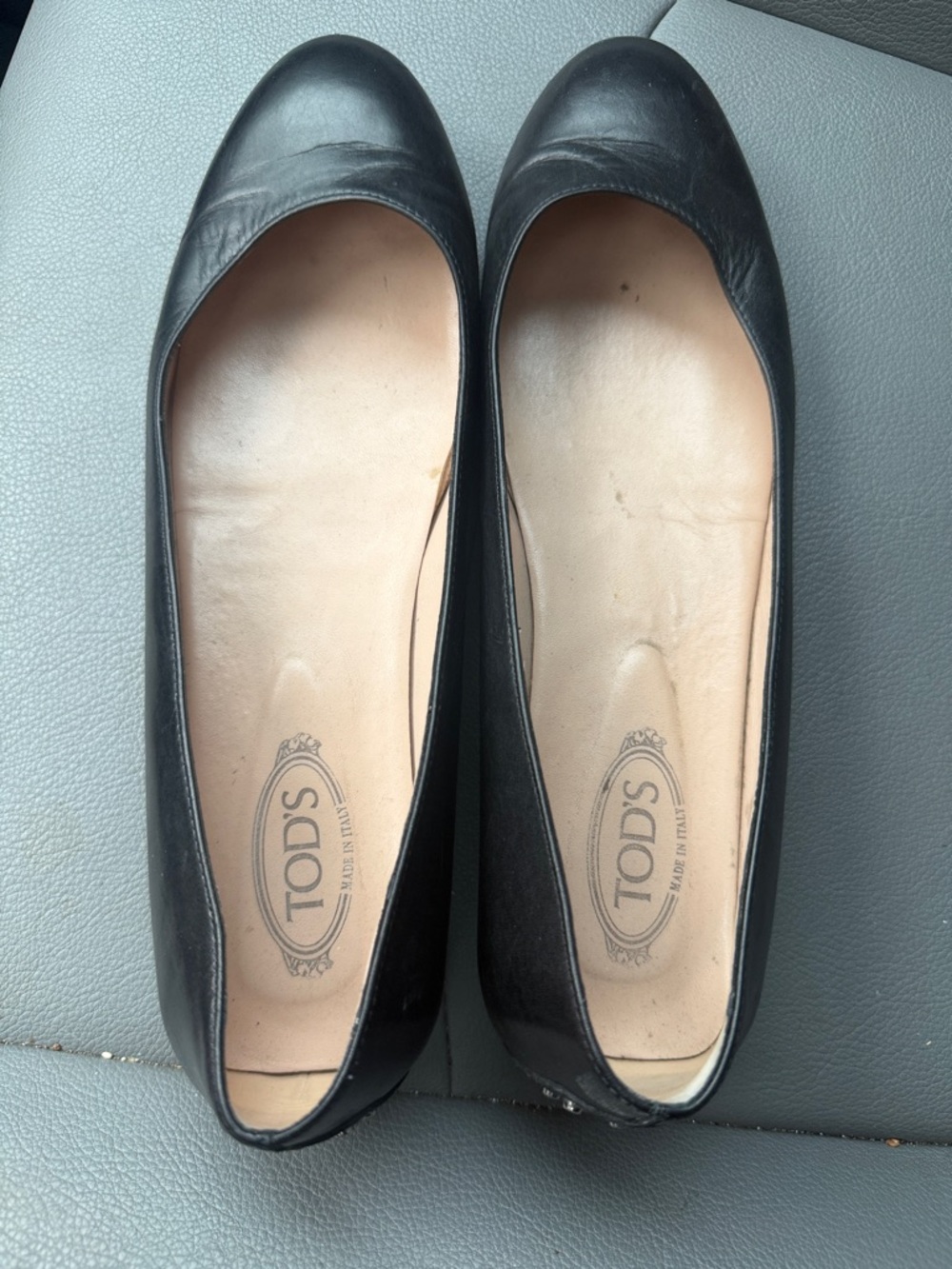 Tod's Black Leather Studded Driving Shoe women’s 39 Italy